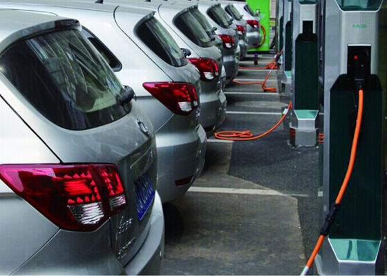 Pulgada al aire libre DDW-AD7001S de la señalización 70 de Digitaces de la pila de la carga ISO9001 para los liendres del coche 2500 de la energía