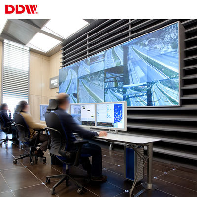 El regulador video de la pared de la sala de reunión que For Multi Screen exhibe 9 entró 9 señales de salida