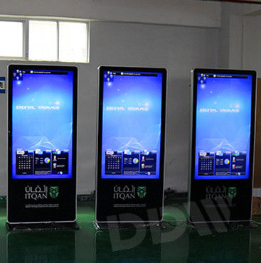 70" alto brillo 2000 liendres coloca la cartelera digital sola de la señalización con la licencia del software